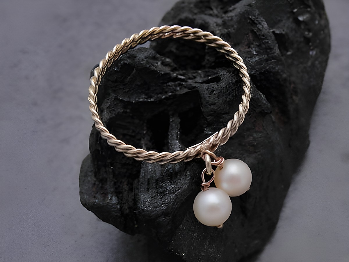 Gold Perlen Ring Kordel zweireihig in Größe 64 mit zwei Zuchtperlen 5,2 mm aus Gold 333, Hersteller Juwelier Harnisch über Größe 60/19, elegant und zeitlos.