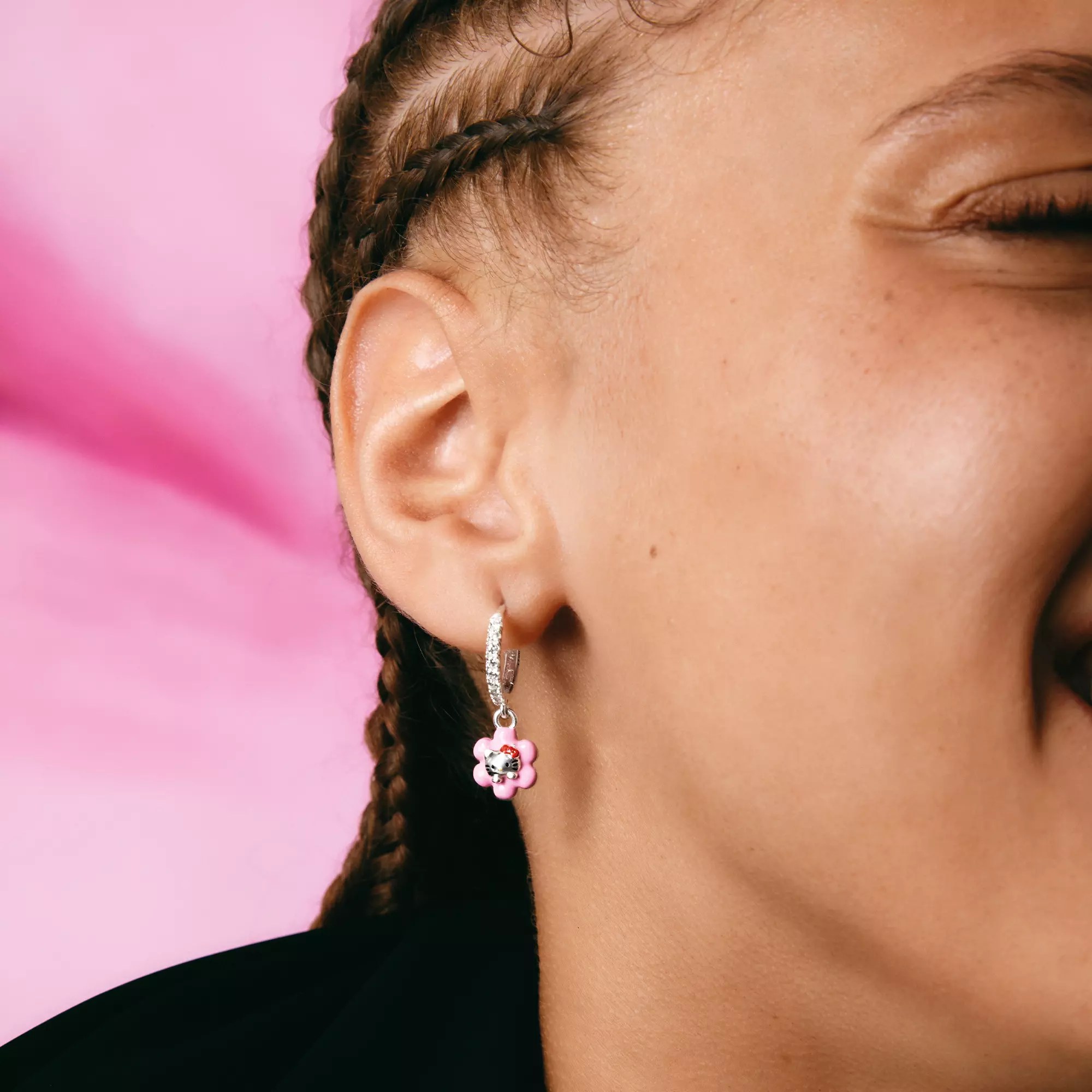 Thomas Sabo Hello Kitty Single-Creole Blume mit weißem Zirkonia – Ansicht 3