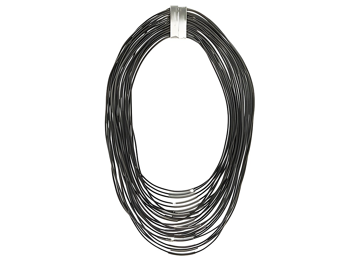 Kette von Sweet Deluxe, Modell Liv, grau und silberfarben, mit Magnetverschluss, Länge 41 cm, aus mehreren feinen Strängen, elegant und modern, ideal für jeden Anlass.