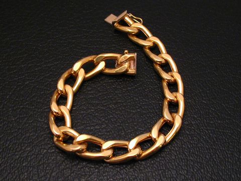 Gold Armband 19 cm PANZER Gold 750 von Juwelier Harnisch Gold 333, glänzendes und hochwertiges Design mit stabilen Gliedern und sicherem Verschluss auf schwarzem Hintergrund.
