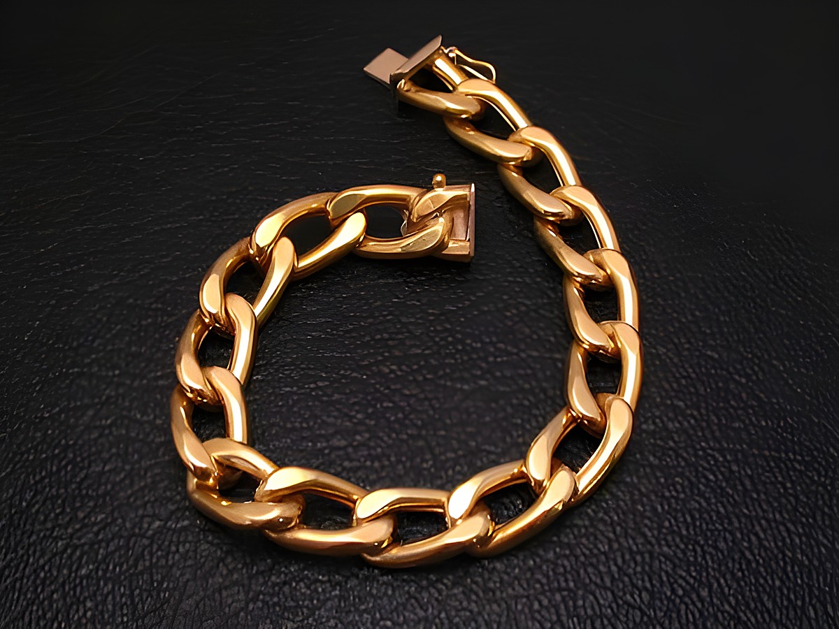 Gold Armband 19 cm PANZER Gold 750 von Juwelier Harnisch Gold 333, glänzendes und hochwertiges Design mit stabilen Gliedern und sicherem Verschluss auf schwarzem Hintergrund.