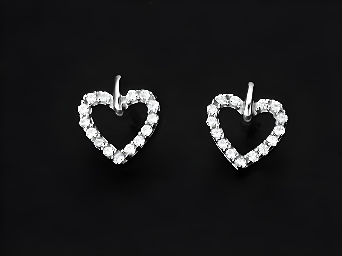 Silber Ohrringe Durchlauf Herz Ohrstecker rhodiniert mit funkelnden Zirkonia von Juwelier Harnisch, ideal für einen eleganten Look.