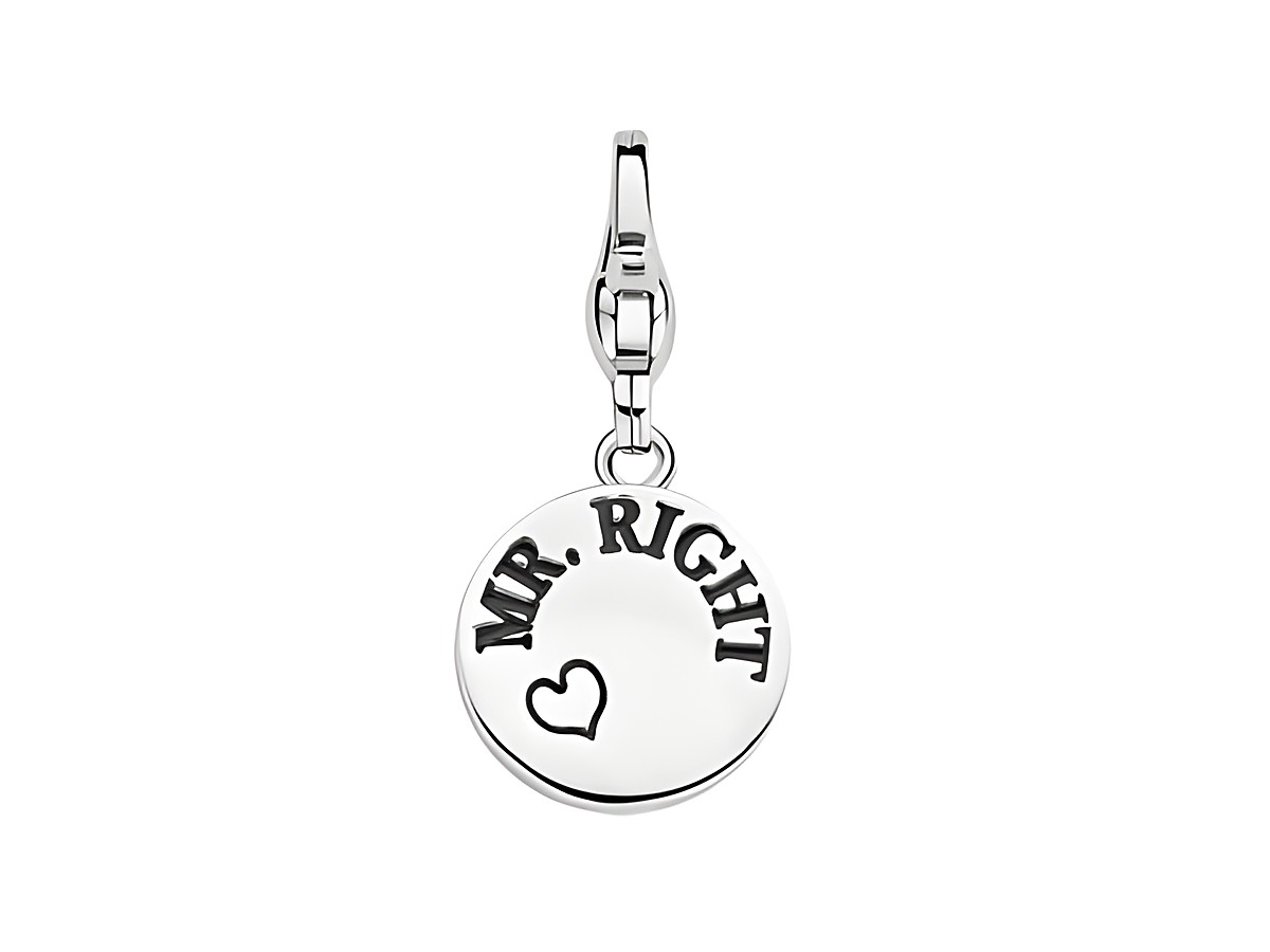 Silberner Charm von Ti Sento mit der Gravur Mr. Right und einem kleinen Herzchen, perfekt für Liebeserklärungen und charmante Geschenke.