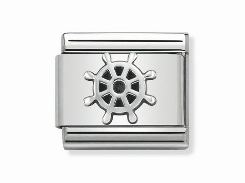 Silbernes Steuerrad aus oxidiertem Material auf einem grazilen Anhänger, passend zur Nomination Serie 330101 26 Classic, ideal für maritime Schmuckliebhaber.