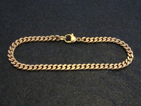 Flachpanzer Armband aus Rotgold 585 mit einer Länge von 21,5 cm und einer Breite von 4 mm, gefertigt von Juwelier Harnisch, elegant und zeitlos.