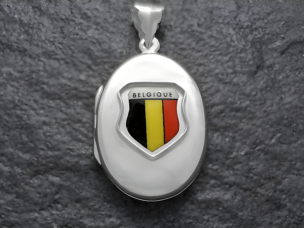 Silbernes Medaillon mit Wappen von Belgien, das die Landesflagge in Schwarz, Gelb und Rot zeigt. Hersteller: Juwelier Harnisch, Europa Medaillons.