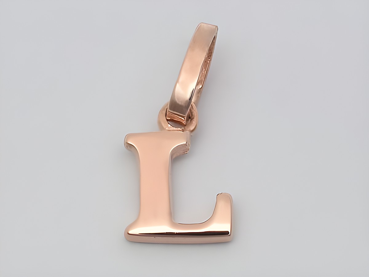 Buchstabe L Anhänger aus 925 Sterling Silber rosé vergoldet von Juwelier Harnisch, elegant und modern gestaltet, ideal als persönliches Schmuckstück oder Geschenk.