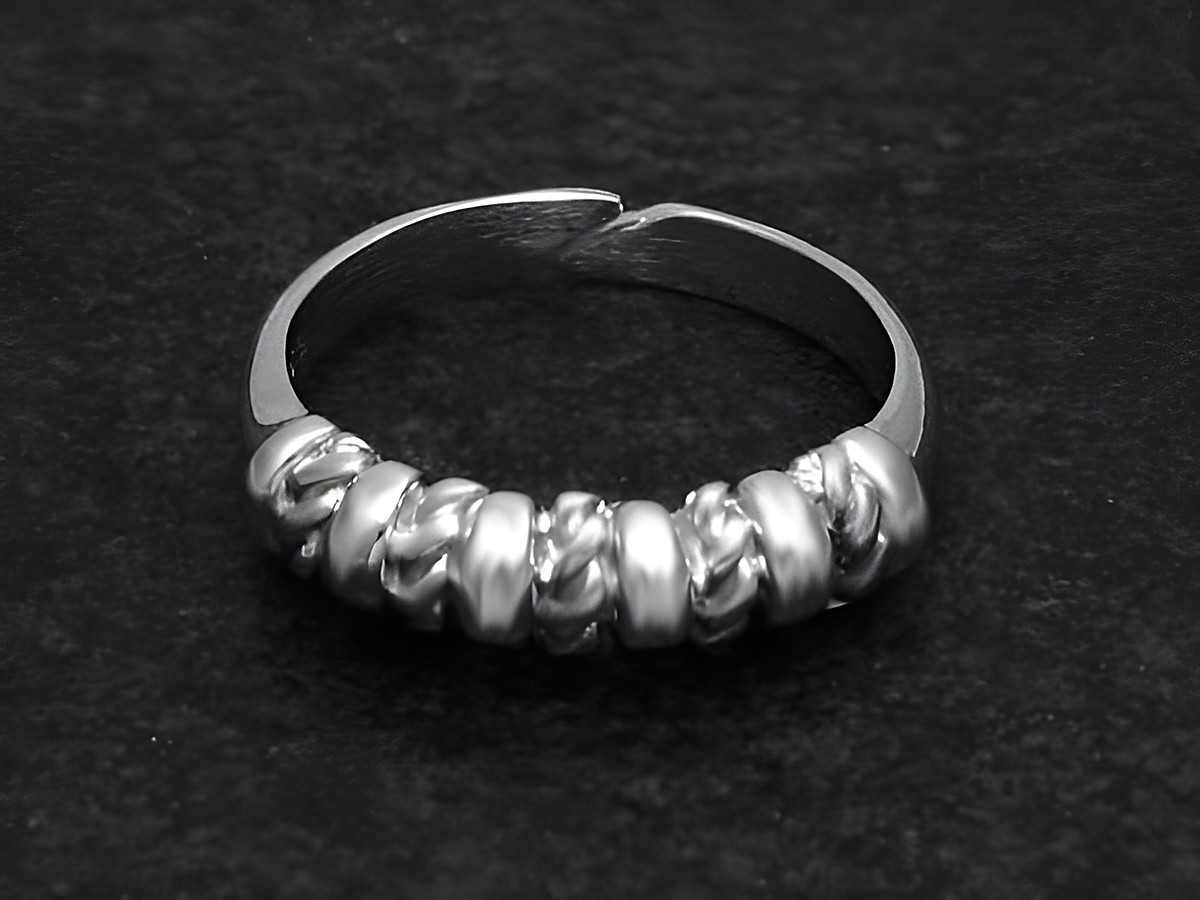 Silberring rho verfluchtet in der Größe wenig verstellbar, hergestellt von Juwelier Harnisch, ohne Stein, rhodiniert.