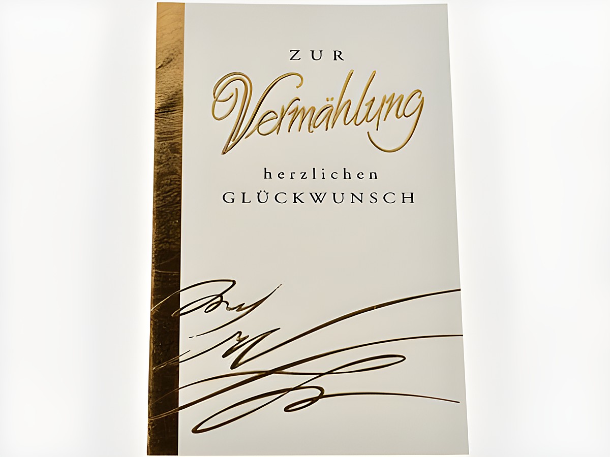 Hochzeitskarte mit feiner Struktur und goldener Schrift, Aufschrift zur Vermählung herzlichen Glückwunsch, Hersteller Juwelier Harnisch, ideal für Hochzeitsgrüße.