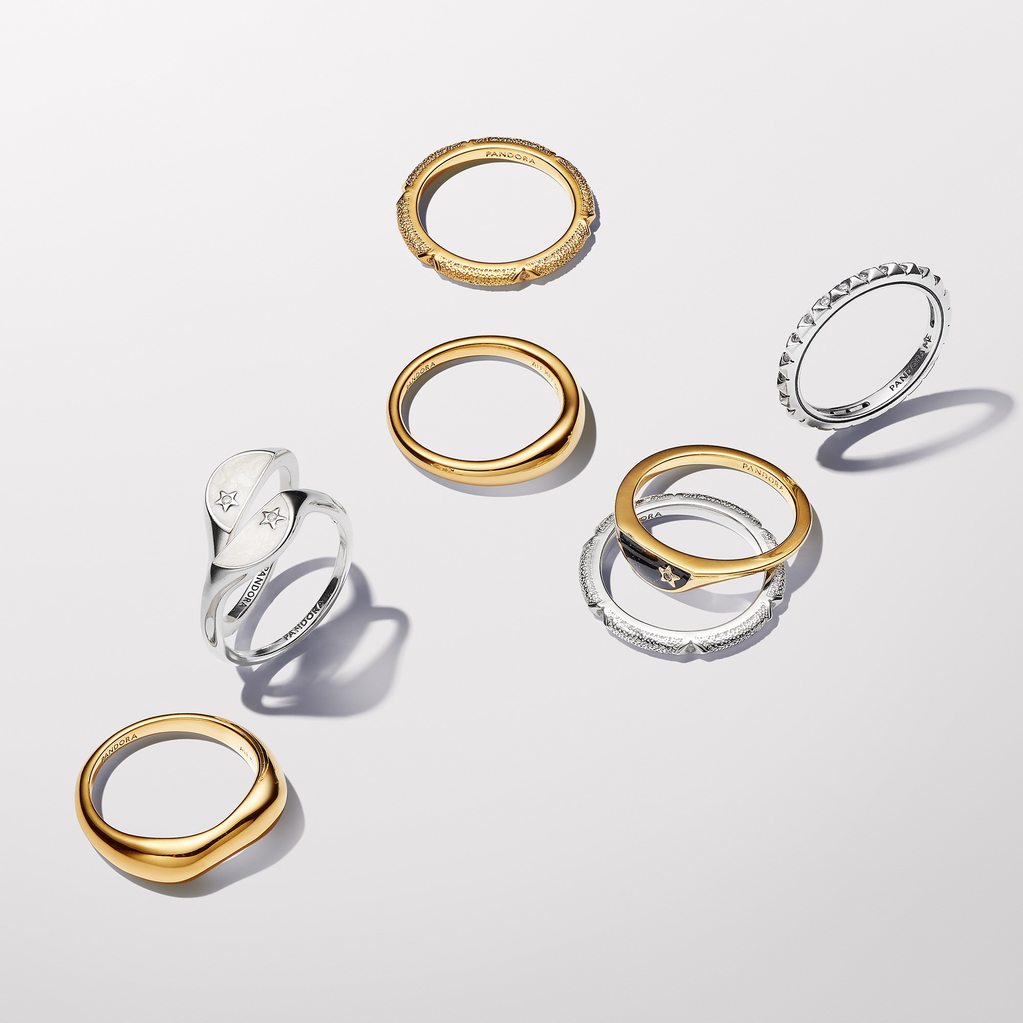 Pandora ME halbierter Emaille Siegelring - Gelbgold verg. - Zirkonia + Emaille Schwarz – Ansicht 2