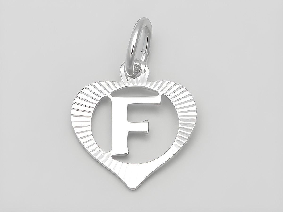 Herzförmiger Silberanhänger mit diamantierter Oberfläche, aus 925 Silber, eingravierter Buchstabe F, hergestellt von Juwelier Harnisch.