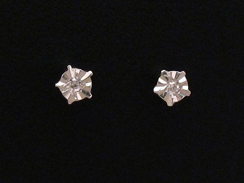Ohrringe aus Weißgold mit Diamanten 0,02 ct, romantisches Design, funkeln elegant und verleihen jedem Outfit einen besonderen Glanz, Hersteller Juwelier Harnisch.