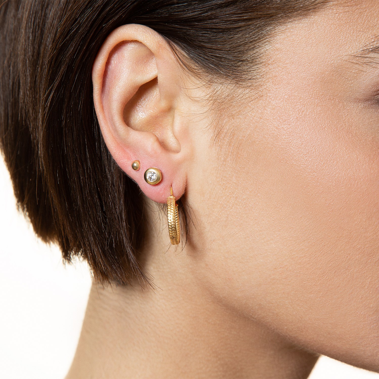 XENOX Ohrringe FINE Zarge Midi Bold - Gelbgold 585 – Ansicht 3