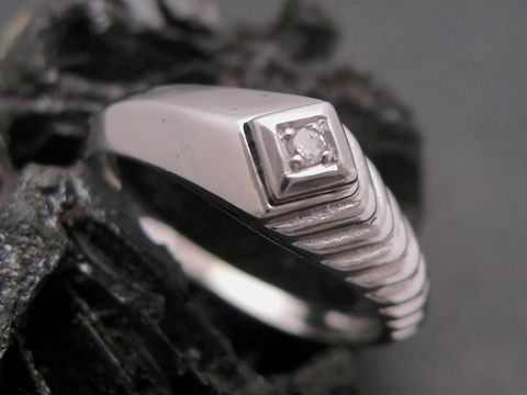 49240-0 Gold Ring nobel Weißgold 333 mit Diamant, eleganter Goldring in Größe 52, Hersteller Juwelier Harnisch, bis Größe 52/17.