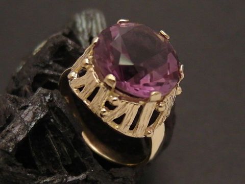Goldring beeindruckend Gold 333 mit Amethyst Größe 55, Hersteller Juwelier Harnisch bis Größe 56/18, filigrane Fassung und funkelnder Stein für eleganten Schmuckliebhaber.