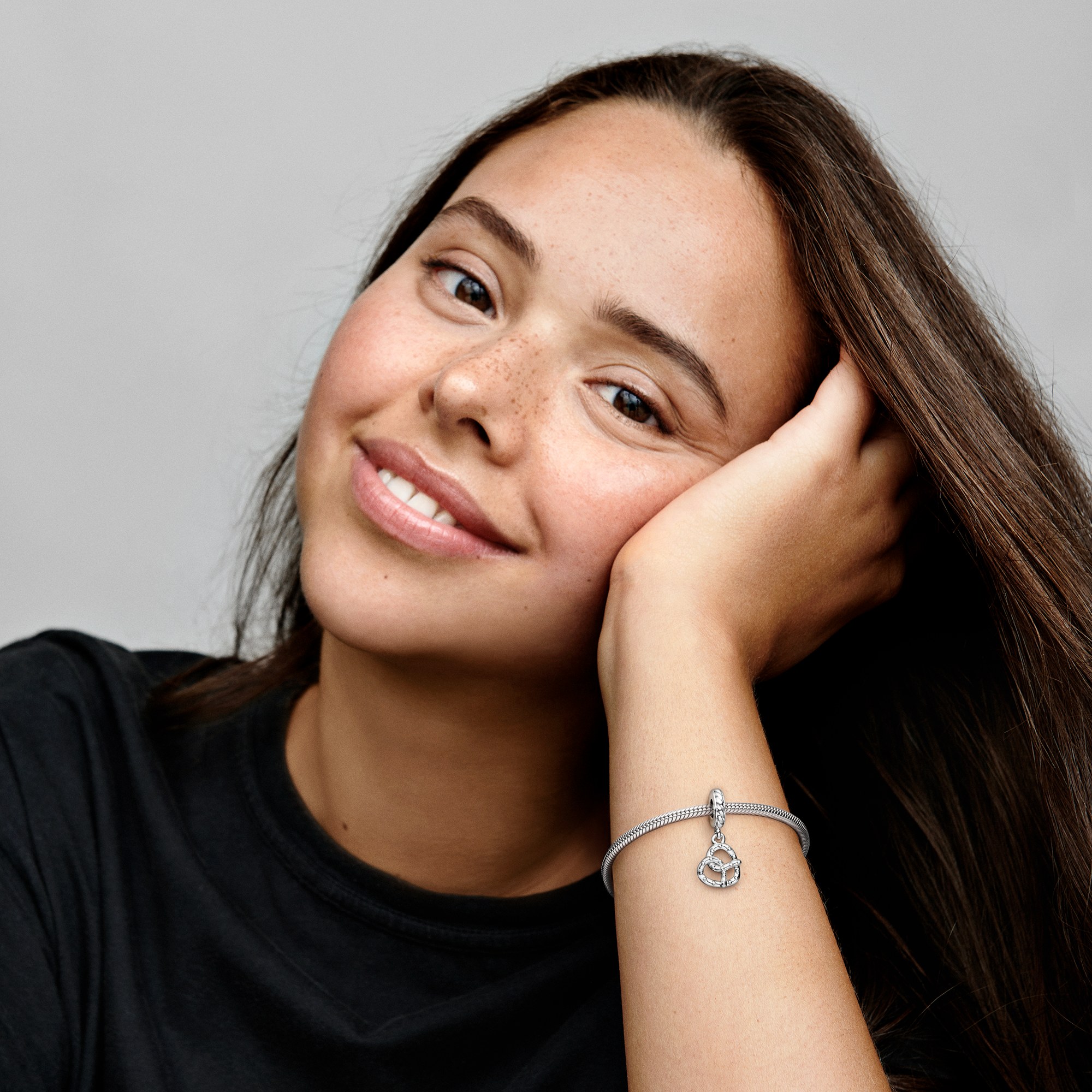 Pandora Silber Brezel Charm – Ansicht 5