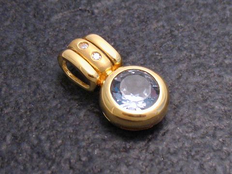 Gold Anhänger mit diamant und synthetischem Erimit, Gold 585, Hersteller Juwelier Harnisch, mit funkelnden Diamanten und brillanten Akzenten, elegantes Schmuckstück für besondere Anlässe.