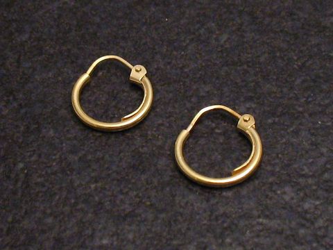 Edelste Creolen 1,3 cm aus echt Gold, schick und poliert, Hersteller Juwelier Harnisch, perfekte Ergänzung für jedes Outfit, stilvoll und elegant, geeignet für den täglichen Gebrauch bis 15 mm.