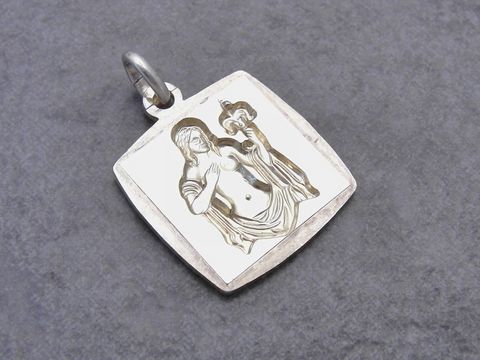 Silber vergoldet Anhänger - Sternzeichen Jungfrau - eckig bicolor, Hersteller: Juwelier Harnisch, zeigt das Symbol des Sternzeichens Jungfrau in kunstvoller Ausführung.