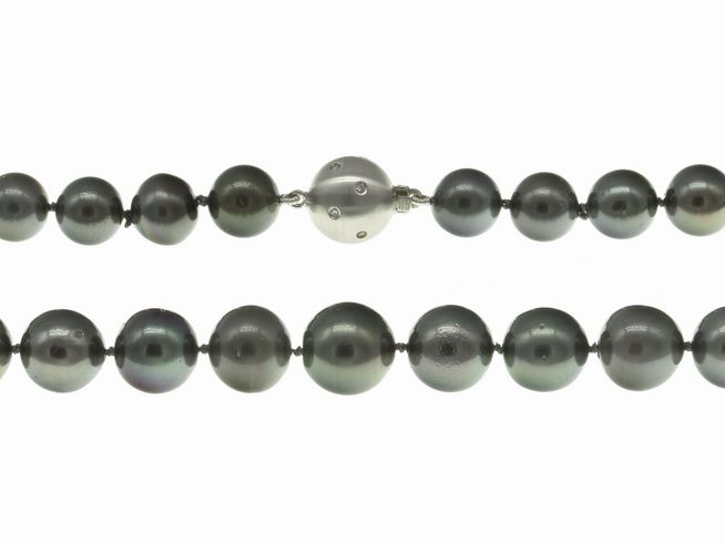 Perlenkette mit Tahiti-Perlen in Grau und Grün, Durchmesser 10,5-13 mm, Länge 45 cm, hochwertige Handwerkskunst vom Juwelier Harnisch, ideal für elegante Anlässe.
