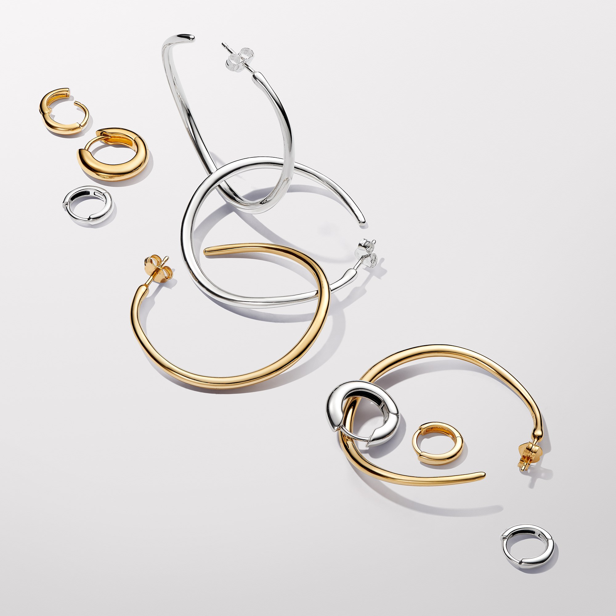 Pandora Runde Huggie Creolen - Ohrringe 1 cm - Gelbgold verg. – Ansicht 2