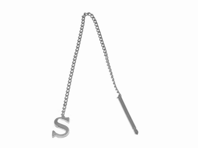 Silber Ohrring in Form des Buchstabens S als Initialen Ohrhänger, ein Stück, Hersteller Juwelier Harnisch, moderne und elegante Gestaltung.