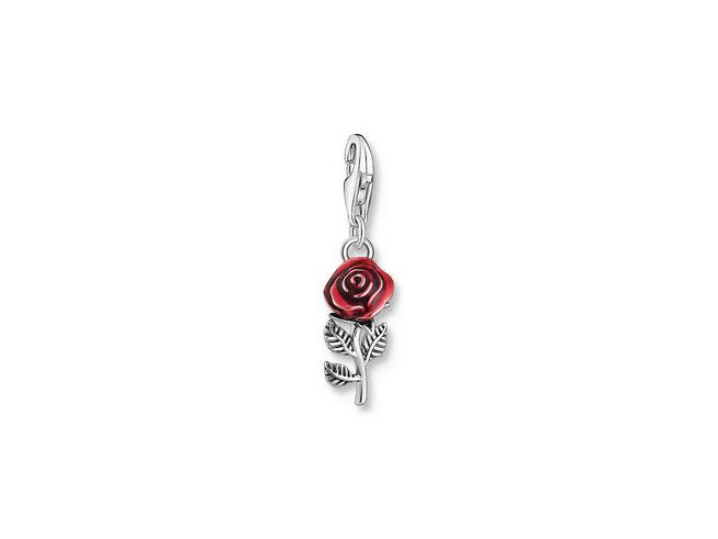 Charm-Anhänger von Thomas Sabo in Form einer roten Rose aus silbernem, geschwärztem Metall und Kaltemail, elegant und stilvoll, ideal für individuelle Schmuckgestaltungen.