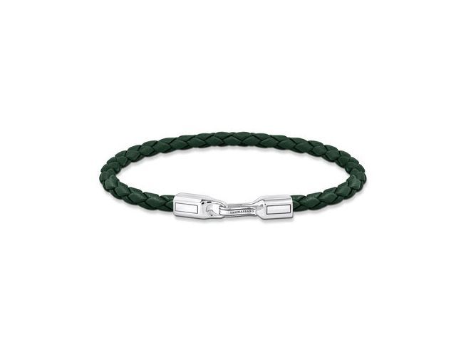Ein geflochtenes Armband aus grünem Leder mit einem silbernen Verschluss von Thomas Sabo, Modell A2147-682-6-L17, Länge 17 cm, für stilvolle Akzente.