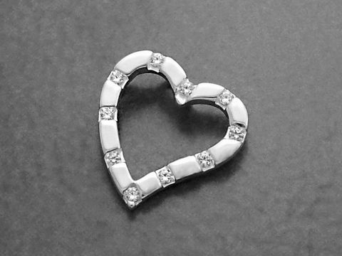 Durchlaufherz aus Sterlingsilber mit Zirkonia, rhodiniert, schimmernd und elegant, ideal für Schmuckliebhaber, Hersteller Juwelier Harnisch, durchlaufend gehalten.