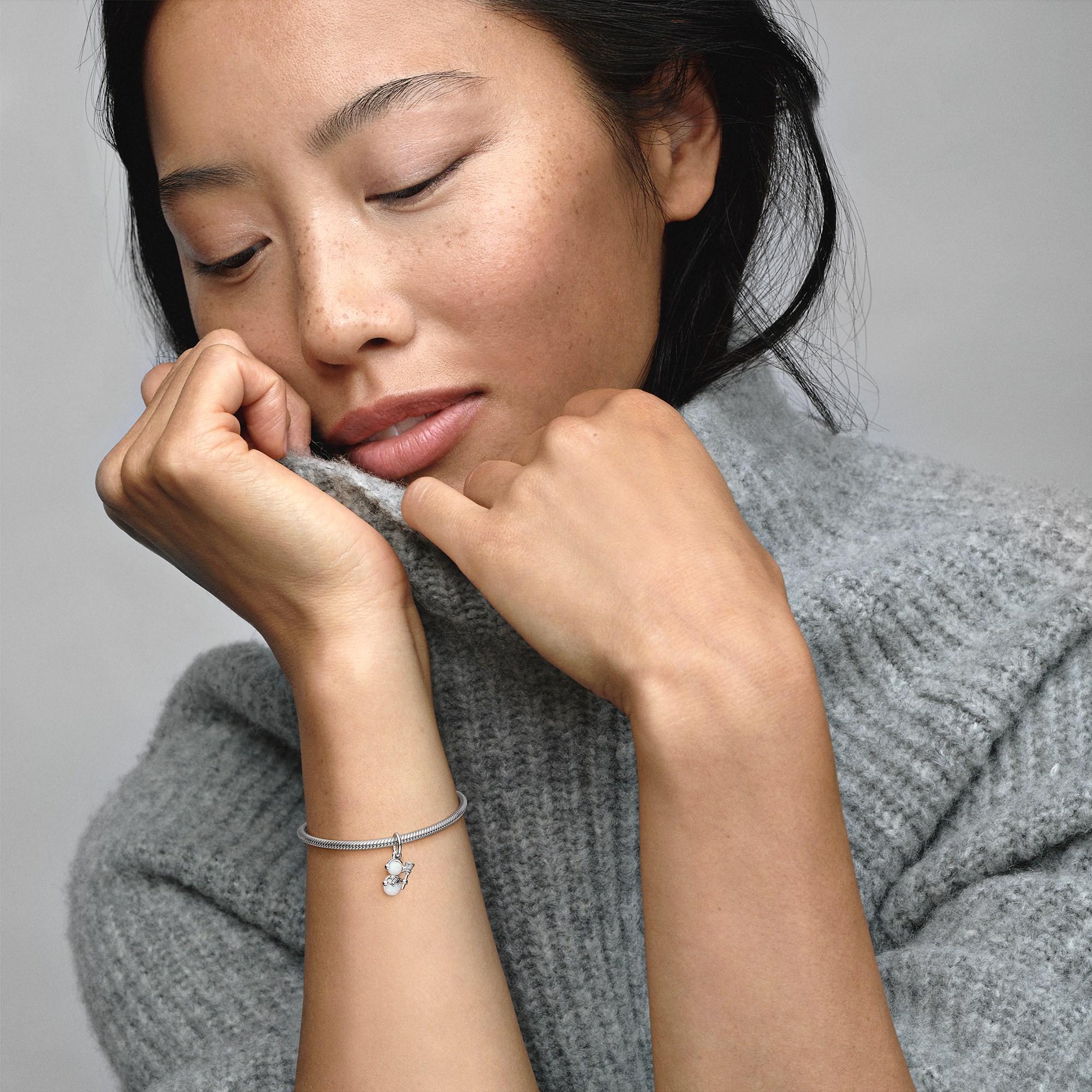 Pandora Schillernder Schneemann Charm-Anhänger - Sterling Silber - Steinmix Weiß – Ansicht 5