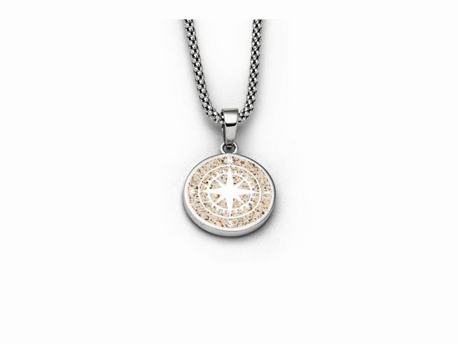 DUR Anhänger Kompassrose 2.0 aus Sterling Silber mit einem runden, filigranen Motiv einer Kompassrose in hellen Farbtönen, an einer eleganten Halskette.