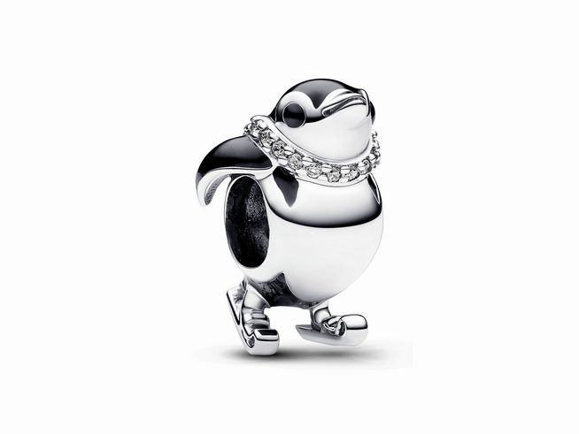Ski-Pinguin Charm von Pandora aus Sterling Silber mit schwarzem Zirkonia, der Pinguin ist aufrecht stehend mit einer eleganten Kette um den Hals, ideal für Schmuckliebhaber.