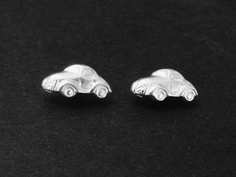 Silber Ohrringe in Form von Autos, Ohrstecker ohne Stein, rhodiniert, Hersteller Juwelier Harnisch. Ideal für Auto-Liebhaber und stilvolle Akzente.
