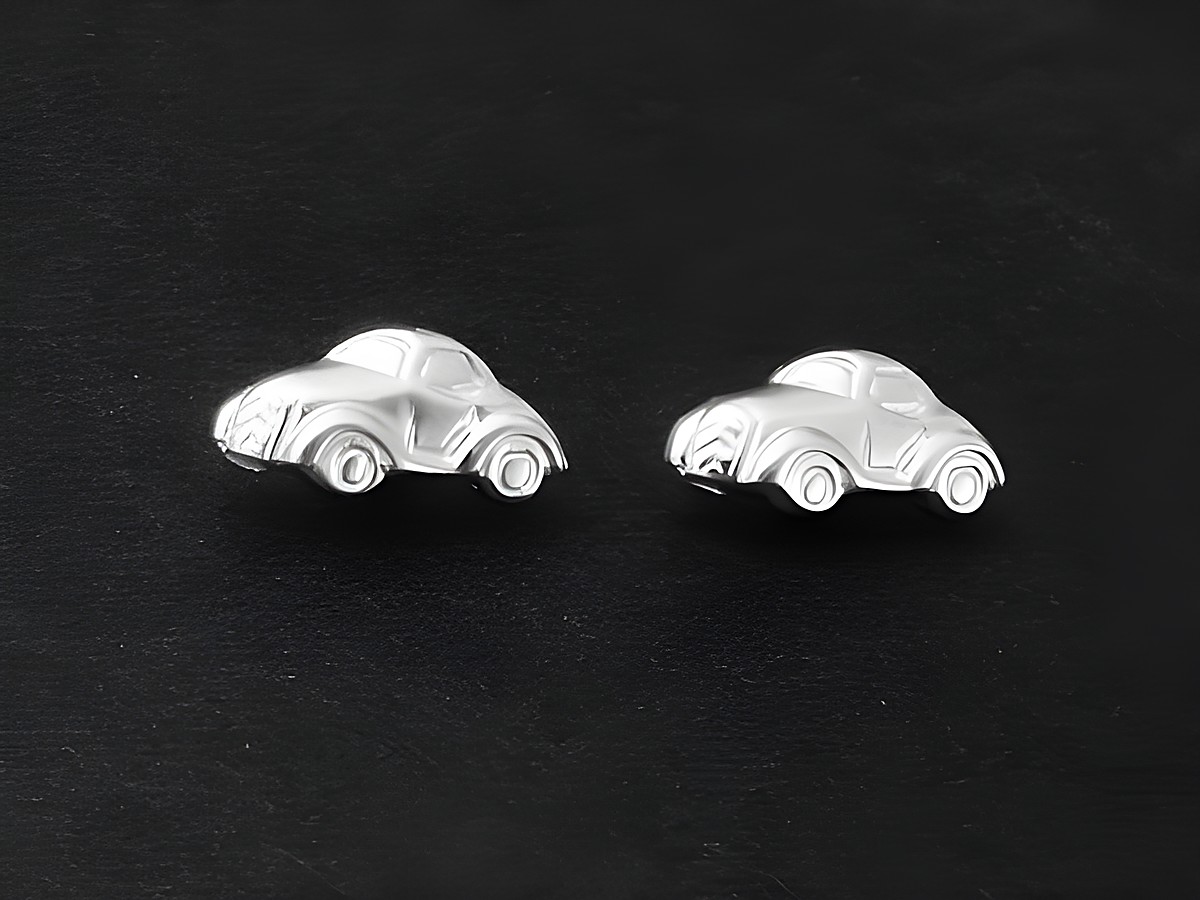Silber Ohrringe in Form von Autos, Ohrstecker ohne Stein, rhodiniert, Hersteller Juwelier Harnisch. Ideal für Auto-Liebhaber und stilvolle Akzente.