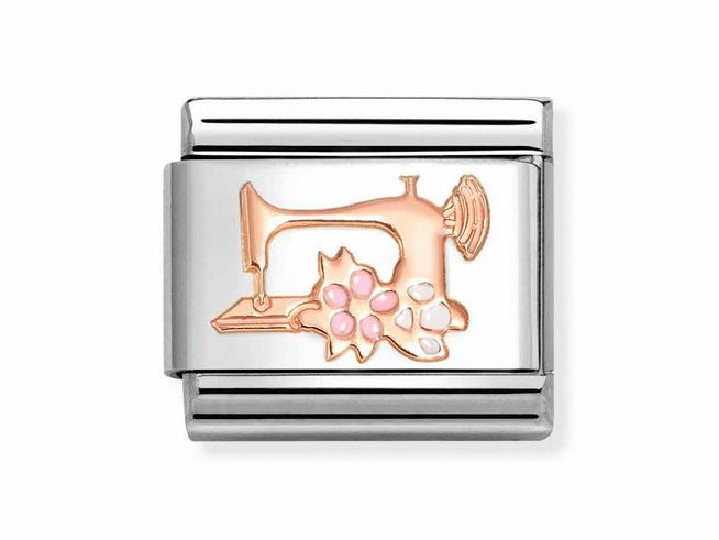 Nähmaschine in Roségold mit Blumenmotiven, aus Emaille gefertigt, von der Marke Nomination, Modell Classic Roségold 430202 28, dekorativ und stilvoll.