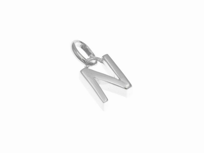 Anhänger aus poliertem Sterling Silber in Form des Buchstabens N, hergestellt von Juwelier Harnisch, ideal für persönliche Schmuckstücke oder Geschenke.