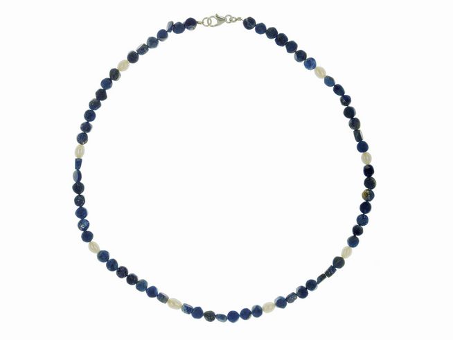 Steinkette aus Lapislazuli und Süßwasser-Zuchtperlen in Blau und Weiß, Länge 45 cm, mit Silberverschluss, Hersteller Juwelier Harnisch.