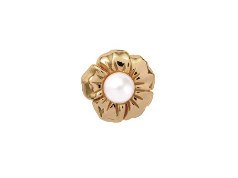 Gold auf Silber Element in Form einer Blüte mit einer zentralen Perle, detailreich gearbeitet, elegant und zeitlos, ideal für Schmuckliebhaber.