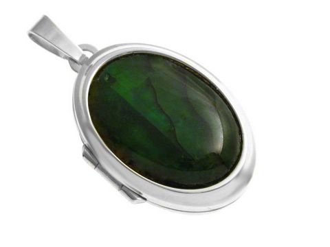 Perlmutt Cabochon in grün in einem eleganten Weißgold 585 Medaillon des Herstellers Juwelier Harnisch, ideal als zeitloser Schmuckanhänger.