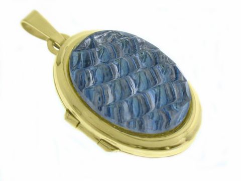 Aqua Look Medaillon mit Cabochon aus Gold 585, Hersteller Juwelier Harnisch, fein strukturiertes, bläuliches Design, eleganter Halsschmuck für besondere Anlässe.