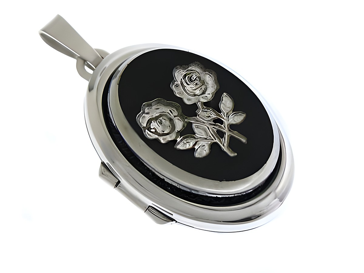 Blümchen Medaillon mit Cabochon aus Sterling Silber rhodiniert, gefertigt von Juwelier Harnisch, zeigt eine filigrane Rose auf schwarzem Hintergrund, elegantes Schmuckstück für besondere Anlässe.