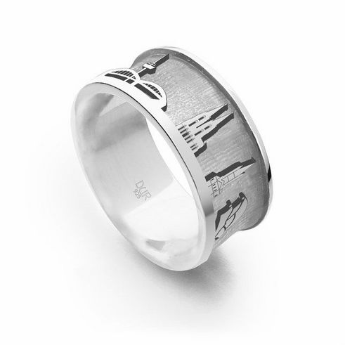 Sterling Silber Stadtring von DUR in rhodiniertem Finish, Größe 66, mit stilisiertem Stadtmotiv in Schwarz und mattem Innenring. Ideal für Stadtliebhaber und als einzigartiges Schmuckstück.