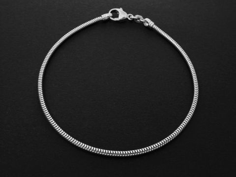 Armband snake aus Weißgold 585 in 2 x 2 mm, Länge 18,5 cm, gefertigt vom Juwelier Harnisch, elegant und zeitlos, ideal für stilvolle Anlässe.