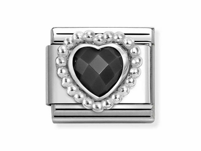 Silberne Herz Kugelfassung mit facettiertem schwarzen Zirkonia Stein von Nomination, umgeben von einer Perlenrandfassung, modernes und elegantes Design, ideal für Schmuckliebhaber.