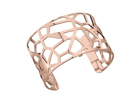 Roségoldener Armreifen von Les Georgettes mit einem modernen, grafischen Design. Der breitbandige Armschmuck hat eine offene Form und eine Breite von 40 mm. Ideal für stilvolle Akzente.