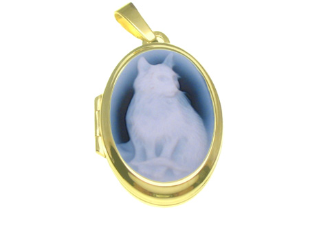 Katze Achat Gemme Medaillon aus Gold 585, hergestellt von Juwelier Harnisch, zeigt eine filigrane Darstellung einer Katze in einem ovalen Rahmen.