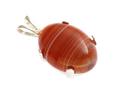 37152-0 Roter Sardonyx Cabochon im Sterling Silber Anhänger, elegant geformt mit klaren, feinen Linien, ideal für Schmuckliebhaber, gefertigt von Juwelier Harnisch, einzigartiger Cabochonstein.