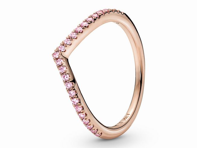 186316058-0 Roségold vergoldeter Ring von Pandora mit Zirkonia in Pink, in Größe 58, elegant geschwungene Form mit funkelnden Steinen entlang der Kante. Ideal als Schmuckstück für besondere Anlässe.