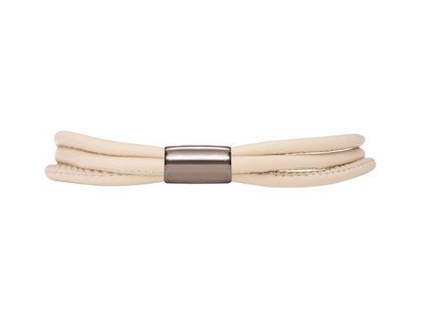 Endless 3-String Lederarmband in Nude mit Edelstahl Silberverschluss, vielseitig und modern, geeignet für jeden Anlass, komfortable Länge von 19 cm.