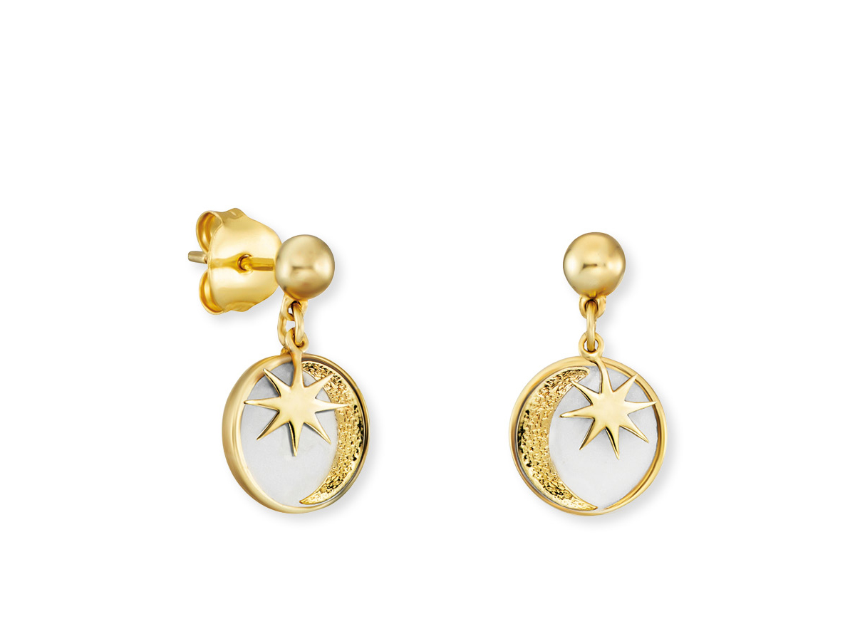 Gelbgold vergoldete Ohrringe mit einem Anhänger in Form von Sonne und Mond, verziert mit Emaille in Weiß und einem funkelnden Stern, hergestellt von Engelsrufer.